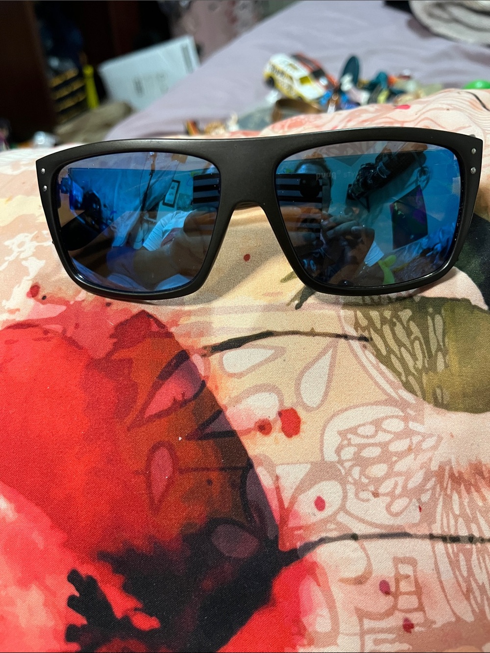 Men's Black Frame Sunglasses with Blue Mirrored Lenses - Classic Sport Style